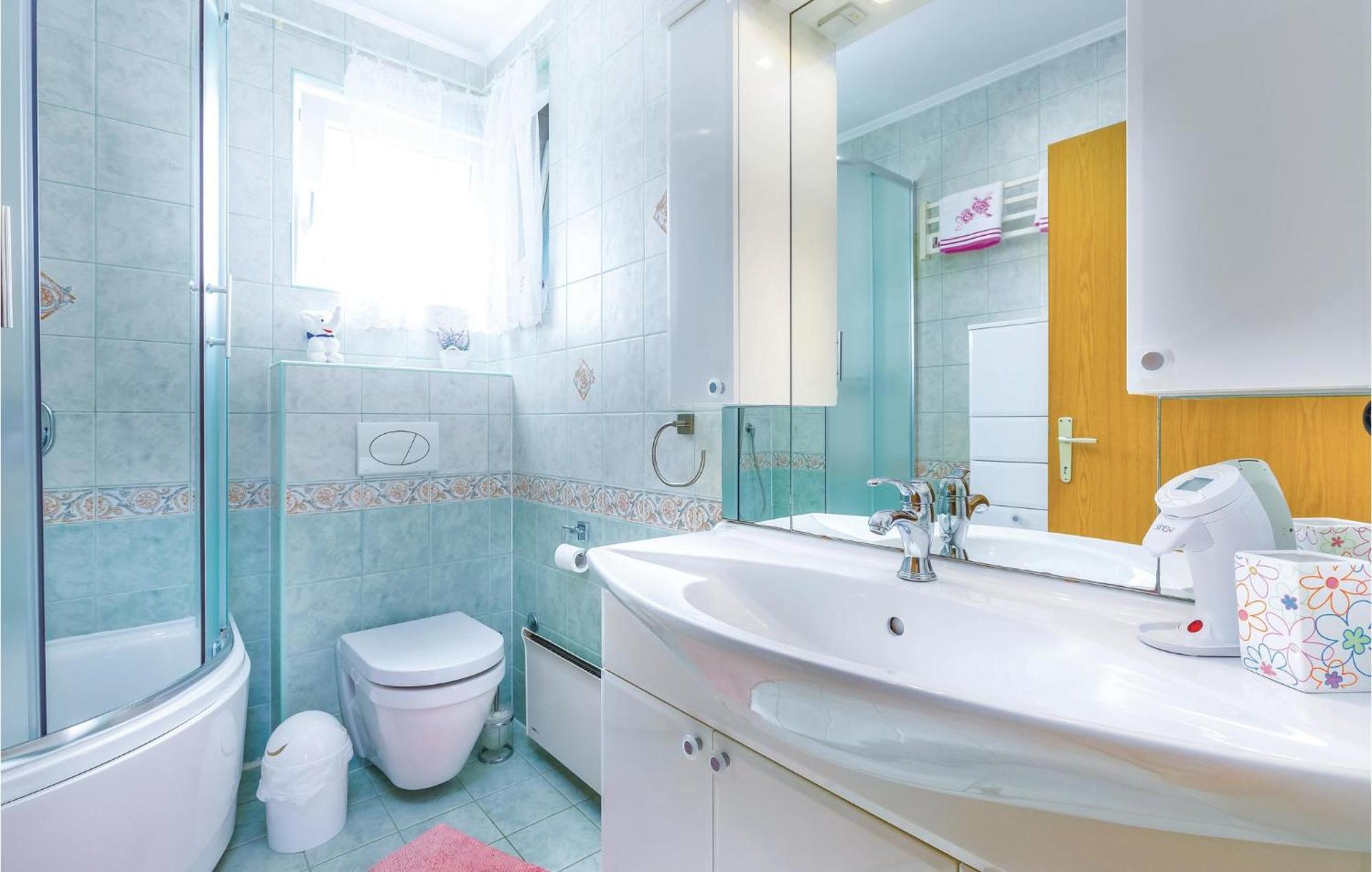 Beautiful Apartment In Crikvenica With Jacuzzi Экстерьер фото