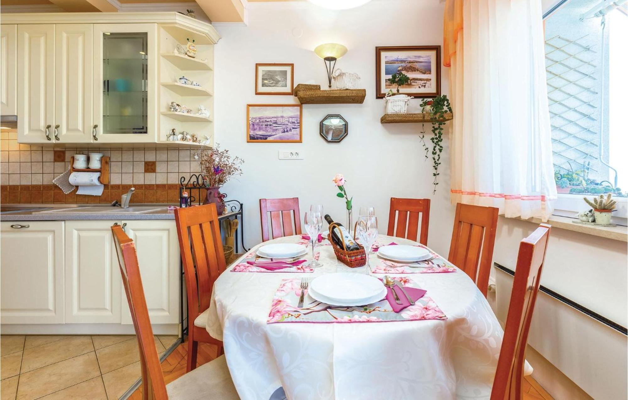 Beautiful Apartment In Crikvenica With Jacuzzi Экстерьер фото