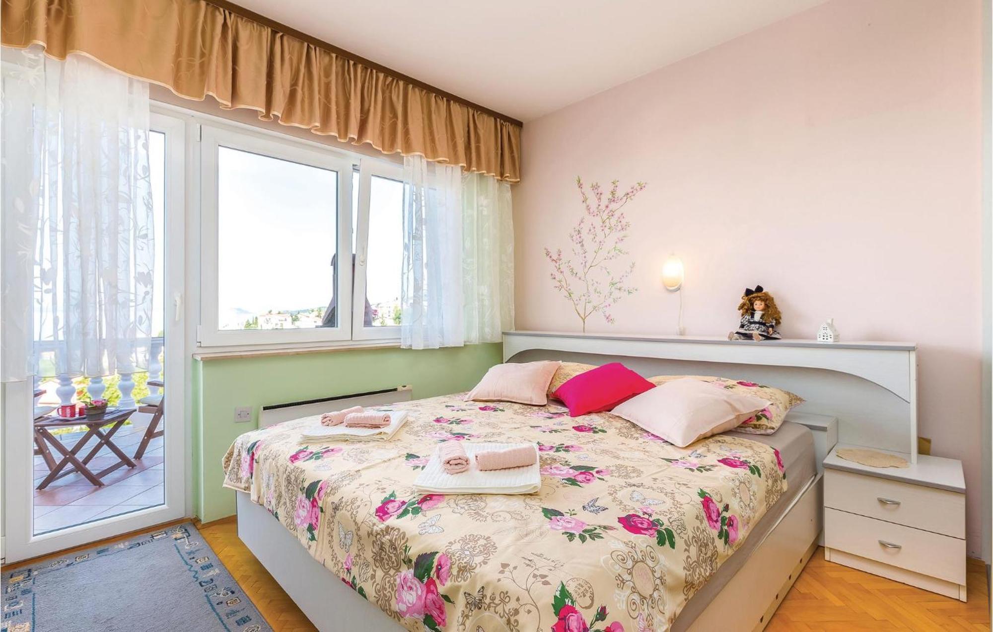 Beautiful Apartment In Crikvenica With Jacuzzi Экстерьер фото